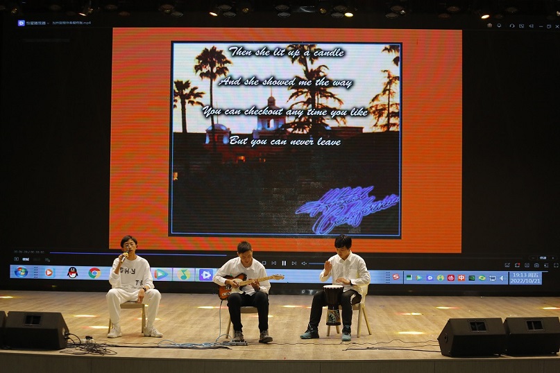 国际部学生的表演.jpg