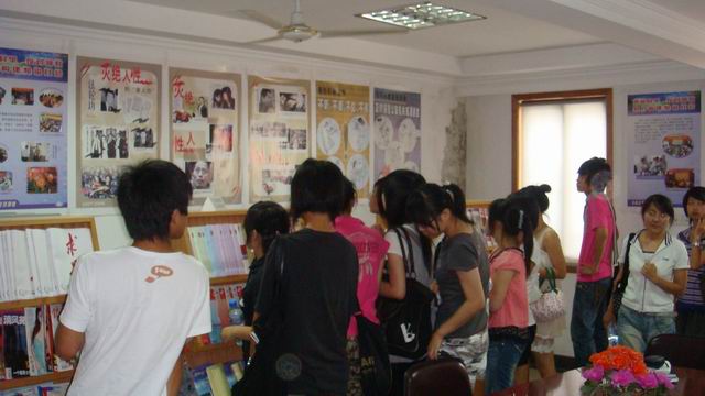 走进社区大型青年志愿者活动总结_团委_群团